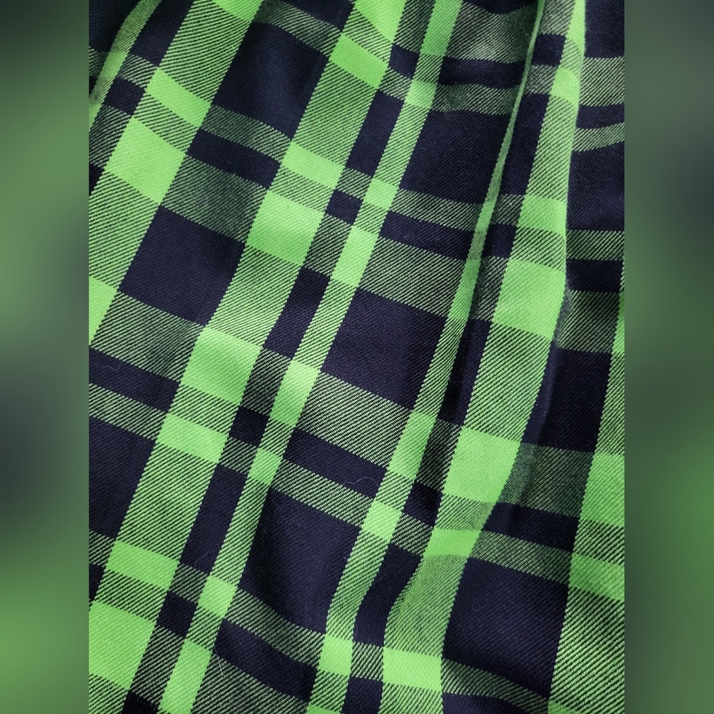 Hot Topic Plaid Green Skirt with Chain Size 3 - Picture 9 of 16